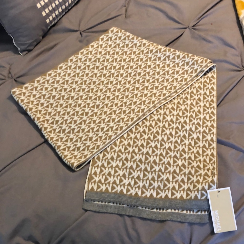 NEW with tags Michael Kors scarf